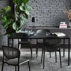 Abby Connubia® Chaise empilable en polypropylène recyclé avec dossier microperforé