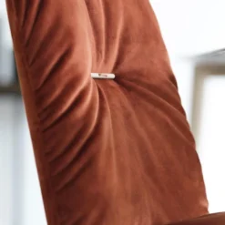 Aura Mobitec® Chaise style cocooning en tissu et pieds bois