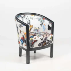 Julien Fauteuil tonneau pour salon fabrication française en tissu et bois massif