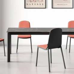 Lotus Table contemporaine en Dekton avec pieds en métal