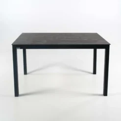 Millenium 4 Table rectangulaire en dekton et pieds en métal
