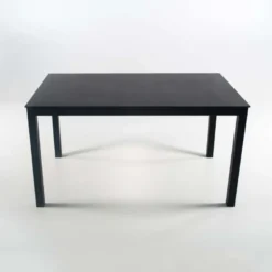 Millenium 4 Table rectangulaire en dekton et pieds en métal