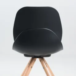VictoireChaise design en polypropylène noir avec pieds en bois